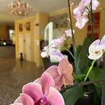 Astor Hotel 2*