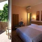 Astor Hotel 2*