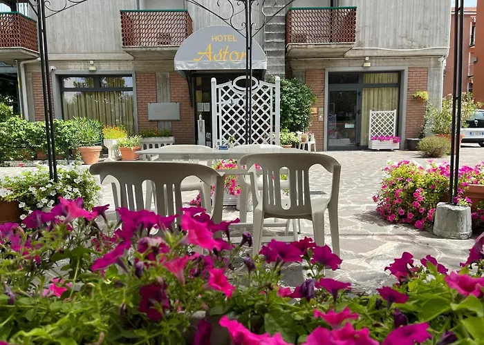 Astor Hotel 2*