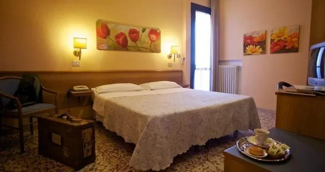 Astor Hotel 2*